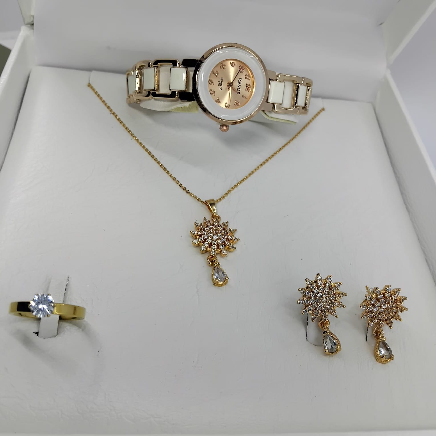 Royal Glam Gift Set – Watch, Jewelry & Elegance"