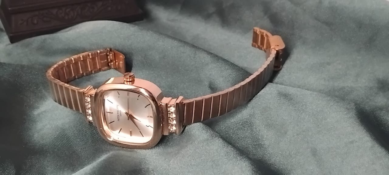Modern Women’s Casual Watch