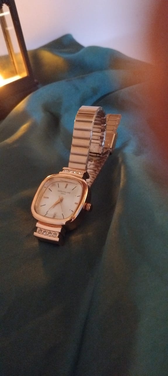 Modern Women’s Casual Watch