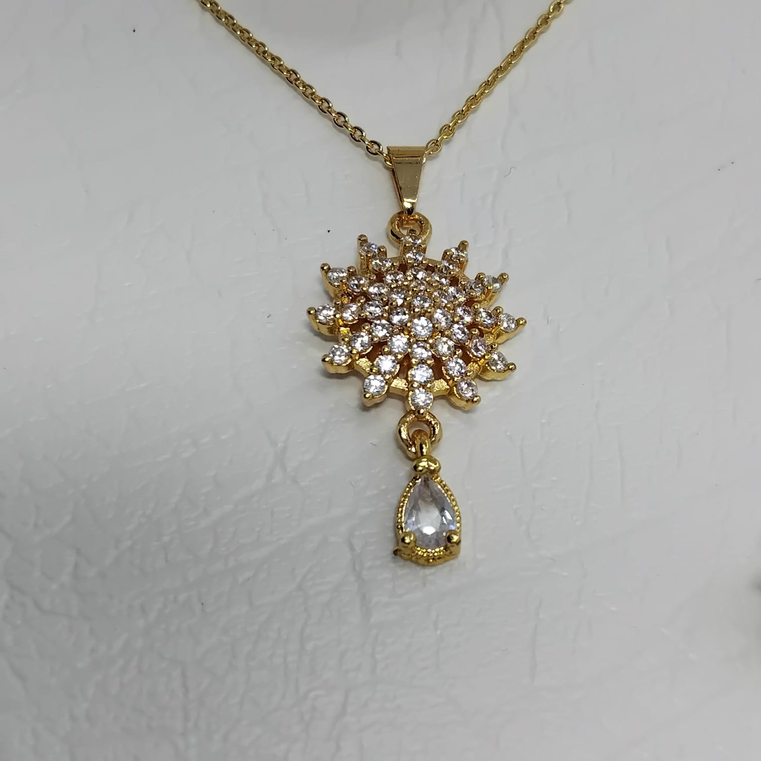 Royal Glam Gift Set – Watch, Jewelry & Elegance"